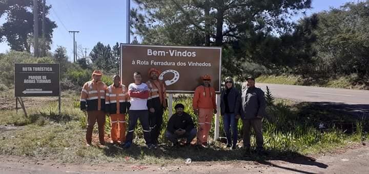 prefeitura-inicia-instalacao-de-placas-turisticas-da-ferradura-dos-vinhedos