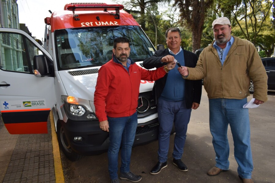 municipio-recebe-nova-ambulancia-do-samu