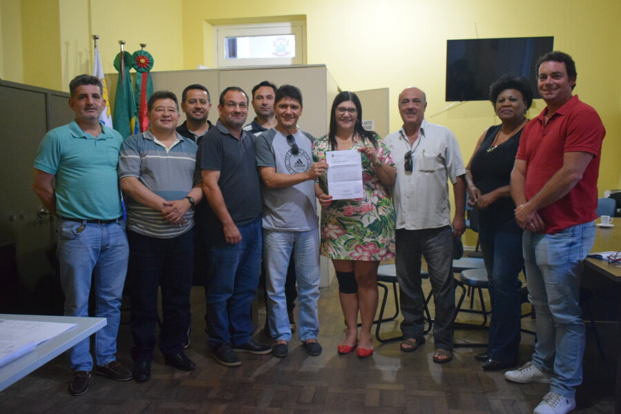 municipio-recebe-emenda-para-aquisicao-de-escavadeira-hidraulica