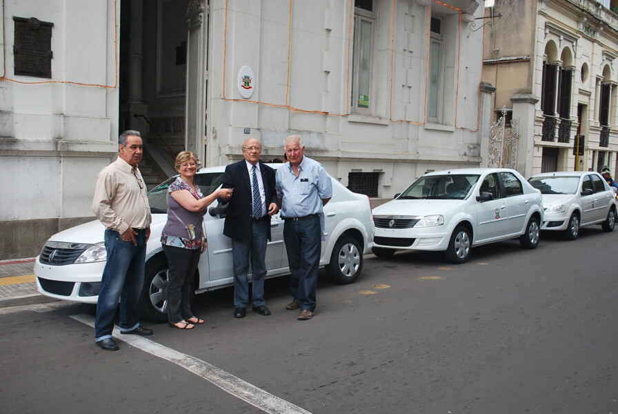 governo-municipal-adquire-5-novos-veiculos-a-serem-destinados-a-secretaria-de-educacao