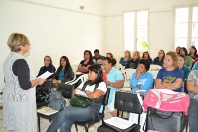 diretores-e-supervisores-da-rede-municipal-recebem-o-plano-de-educacao