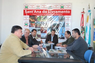 governo-municipal-debate-elaboracao-de-projetos-a-serem-encaminhados-no-siconv