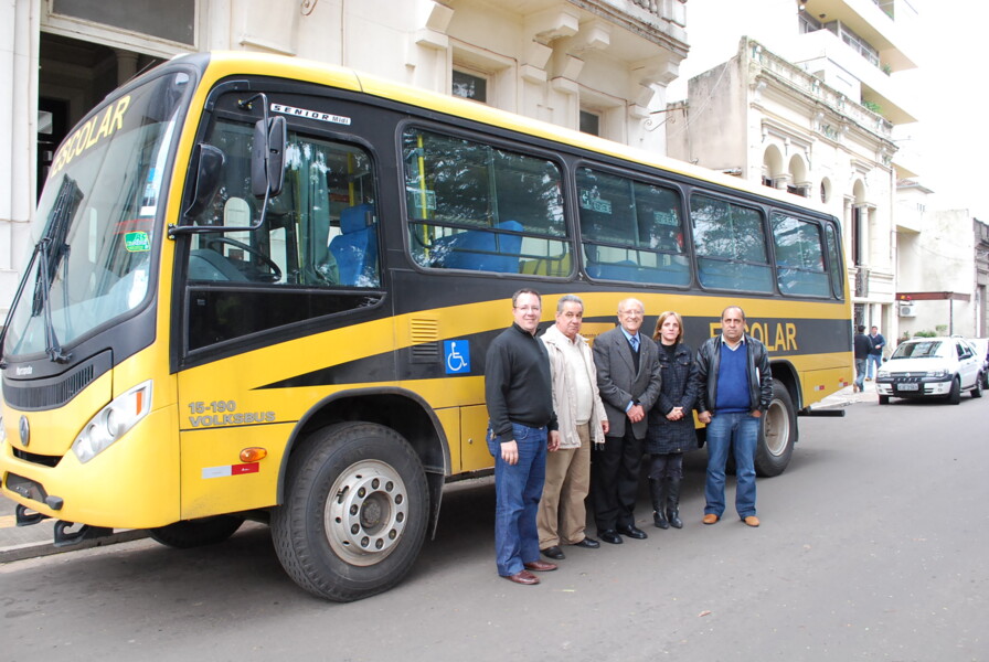 municipio-adquiri-mais-um-onibus-escolar