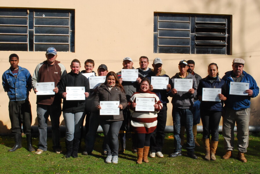 concluido-o-decimo-curso-de-inseminacao-artificial-em-bovinos-com-16-participantes