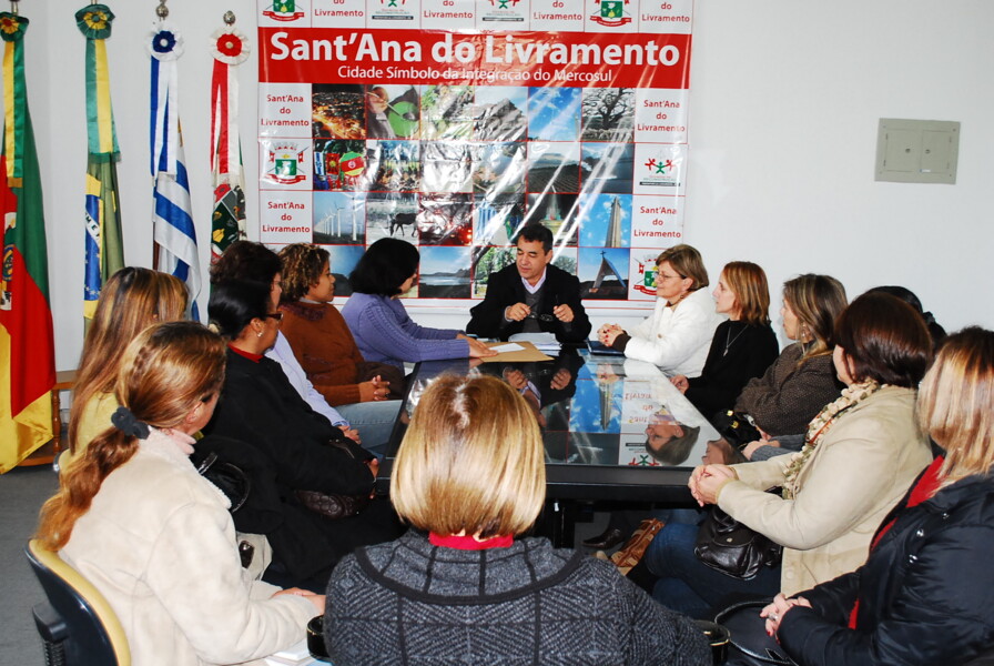 prefeito-recebe-sugestoes-da-comissao-do-magisterio-municipal