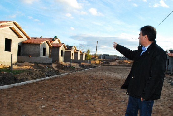 prefeito-acompanha-obras-que-desenvolvem-o-municipio