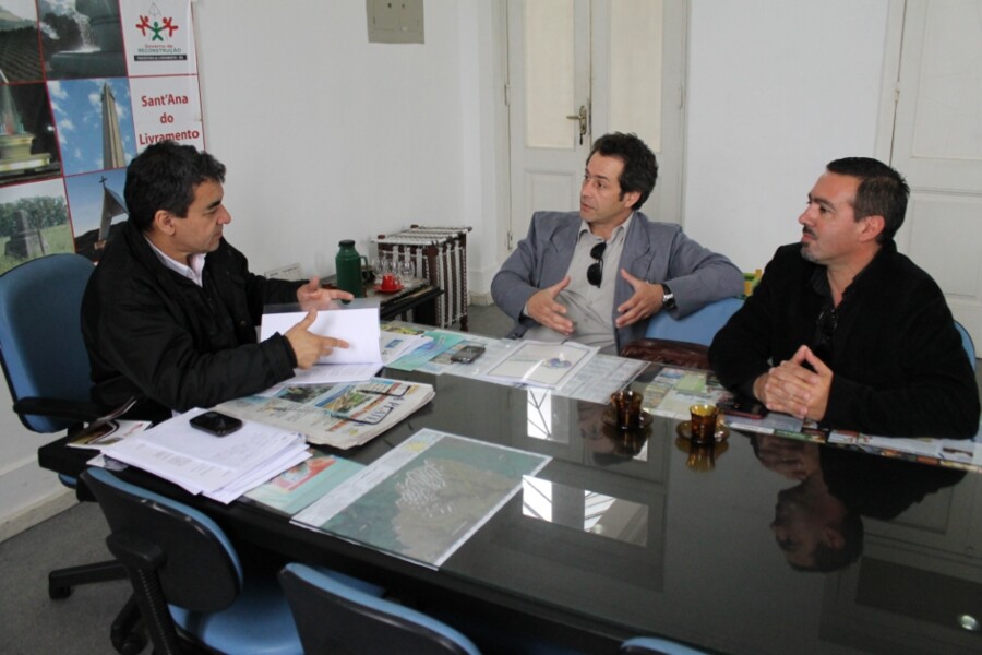 prefeitura-apoia-acoes-para-o-desenvolvimento-da-fruticultura-na-regiao