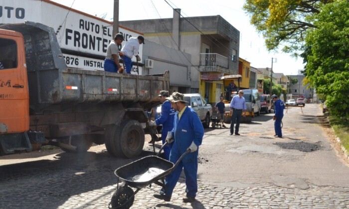 governo-municipal-intesifica-operacao-tapa-buracos-no-centro