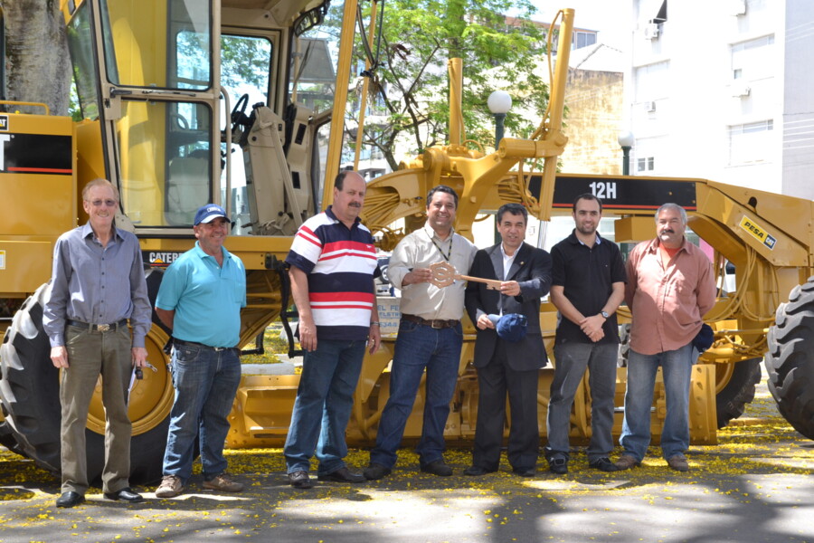 prefeitura-reforma-moto-niveladora-para-melhorar-e-acelerar-manutencao-de-estradas