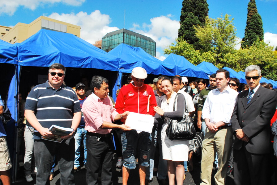 camelos-aprovam-novas-bancas-entregues-pelo-prefeito-wainer-e-autoridades-locais