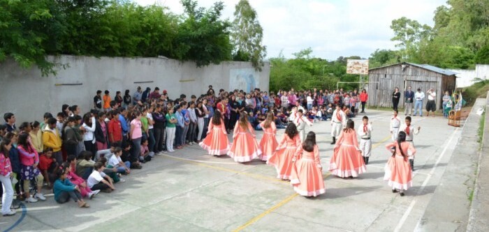 evento-cultural-leva-pela-primeira-vez-consul-uruguaio-a-escola-municipal