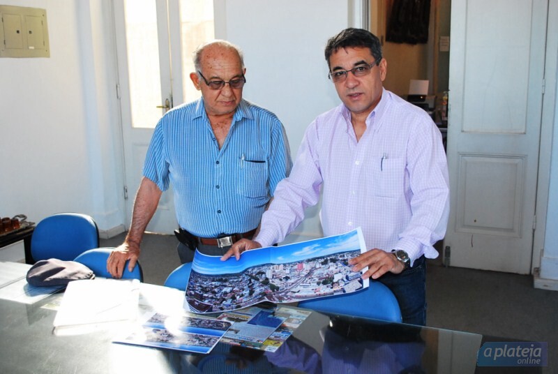 prefeito-recebe-foto-panoramica-da-cidade