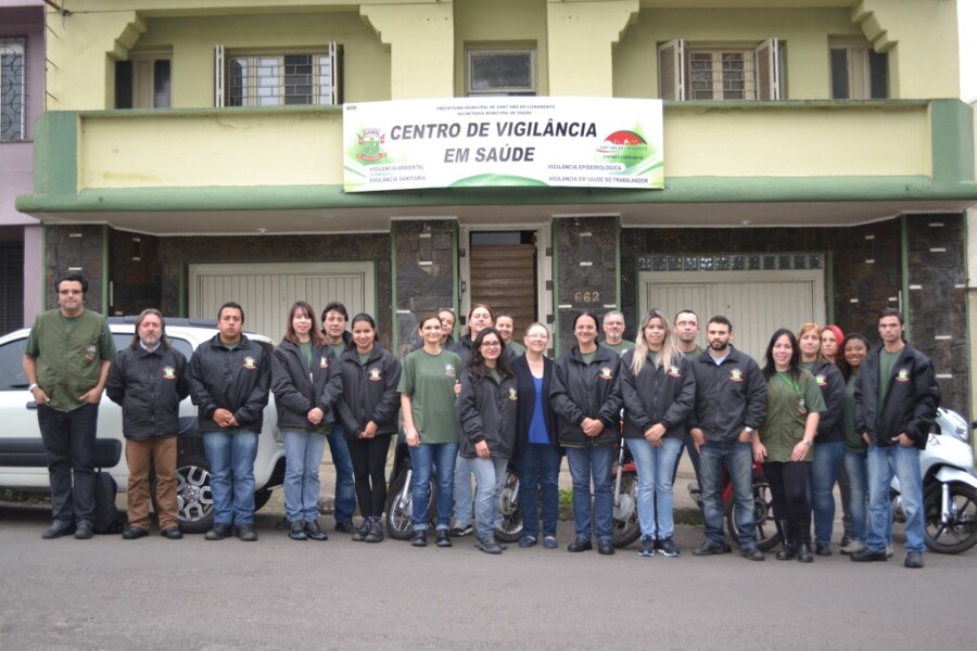 secretaria-de-saude-entrega-uniformes-a-agentes-de-combate-a-endemias