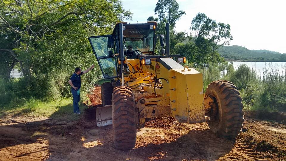 prefeito-acompanha-patrolamento-das-vias-de-acesso-ao-batuva