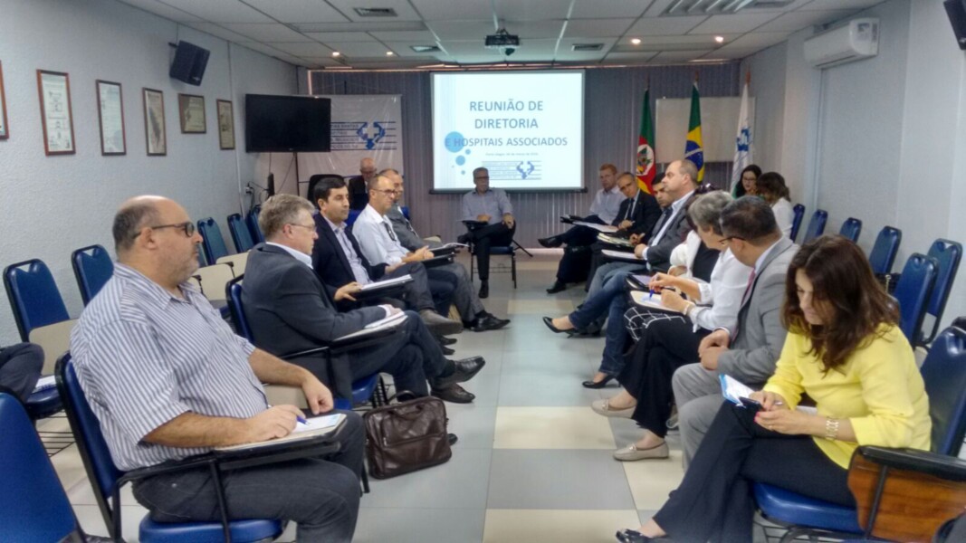 fabricio-peres-participa-de-reuniao-da-diretoria-da-federacao-das-santas-casas