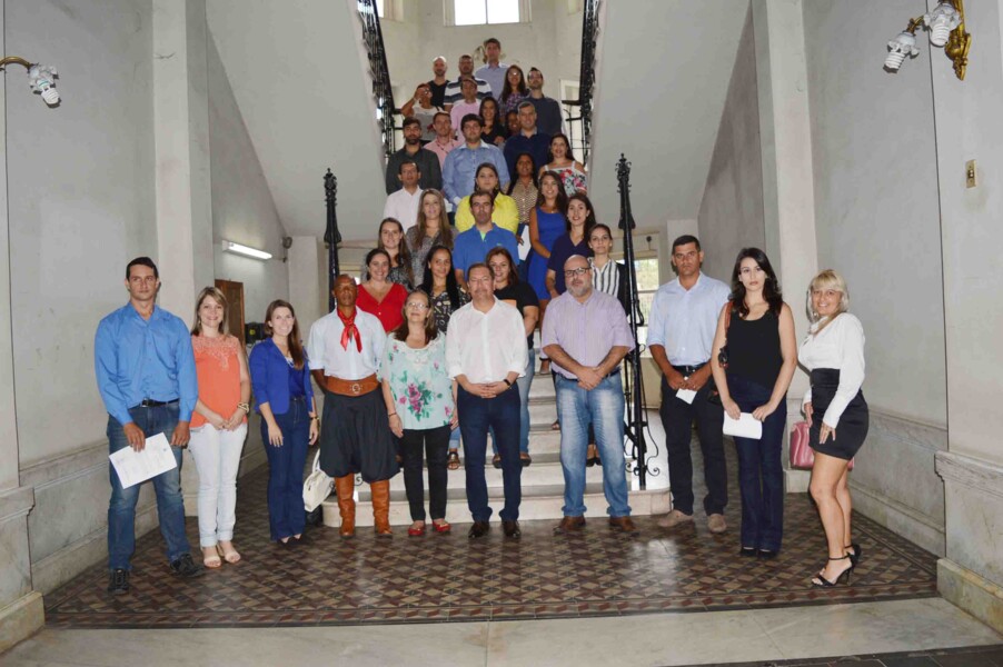 glauber-lima-empossa-mais-30-servidores-para-as-secretarias-de-educacao-e-de-saude