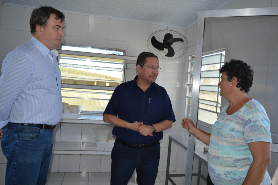 glauber-lima-visita-agroindustria-produtora-de-queijos