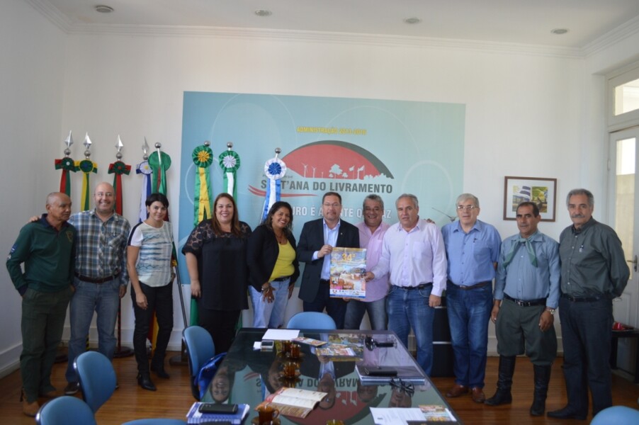 prefeito-recebe-comissao-organizadora-da-34-campereada-internacional