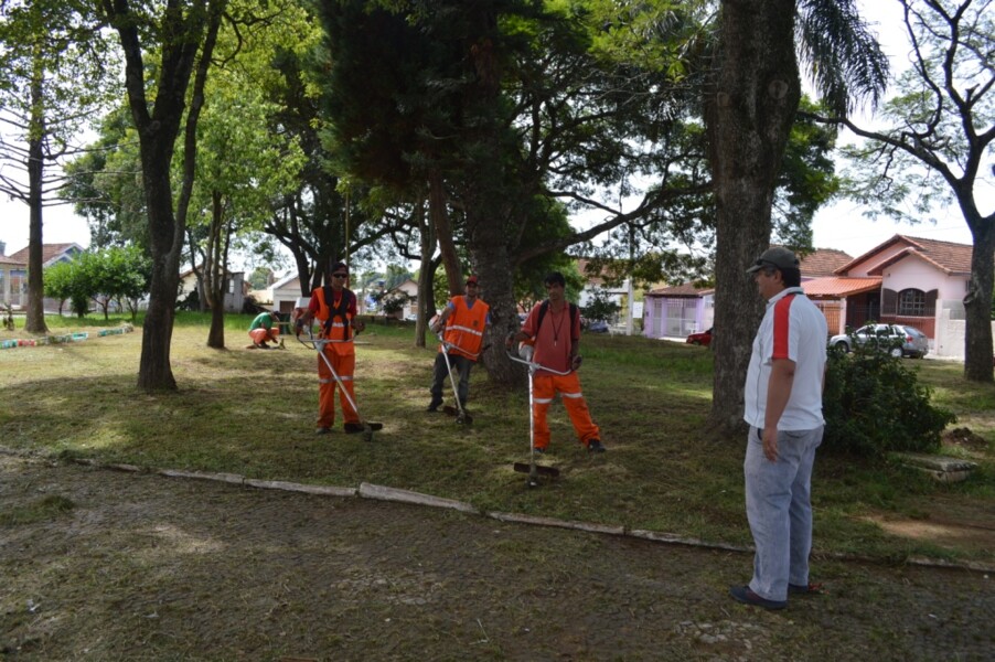 secretaria-de-servicos-urbanos-realiza-limpeza-na-praca-marechal-rondon