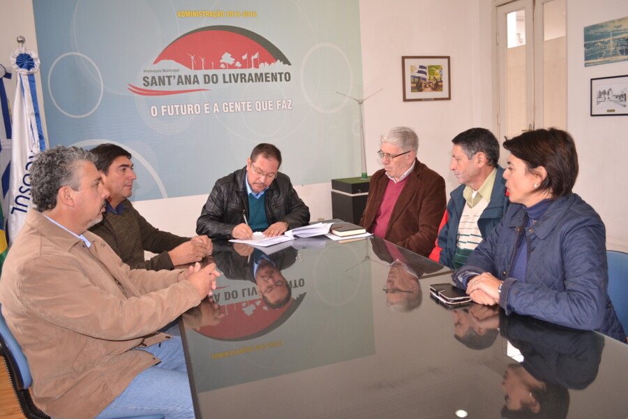 prefeito-assina-novo-decreto-que-declara-situacao-de-emergencia-no-municipio-apos-mais-de-500-mm-de-chuvas-que-assolaram-livramento-nos-ultimos-30-dias