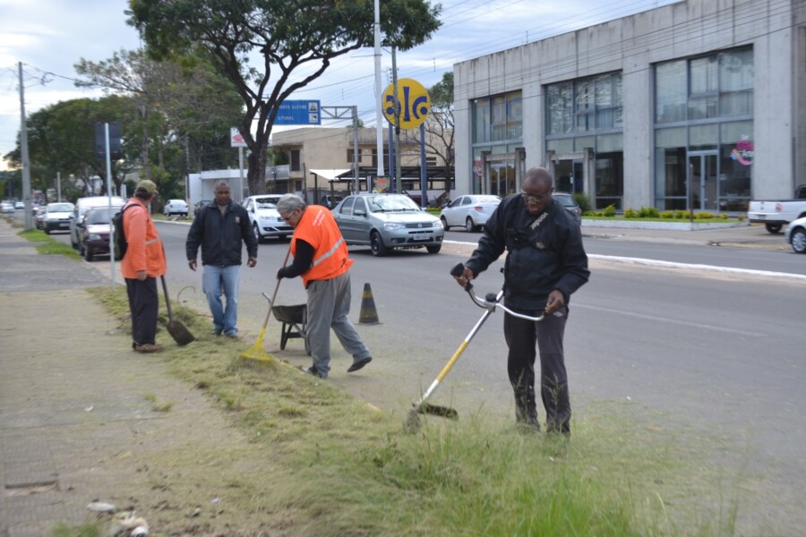 secretaria-de-servicos-urbanos-realiza-limpeza-na-av-joao-goulart