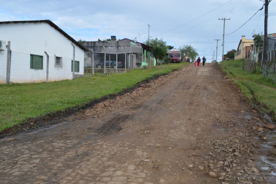 secretaria-de-obras-inicia-patrolamento-na-vila-nova-livramento