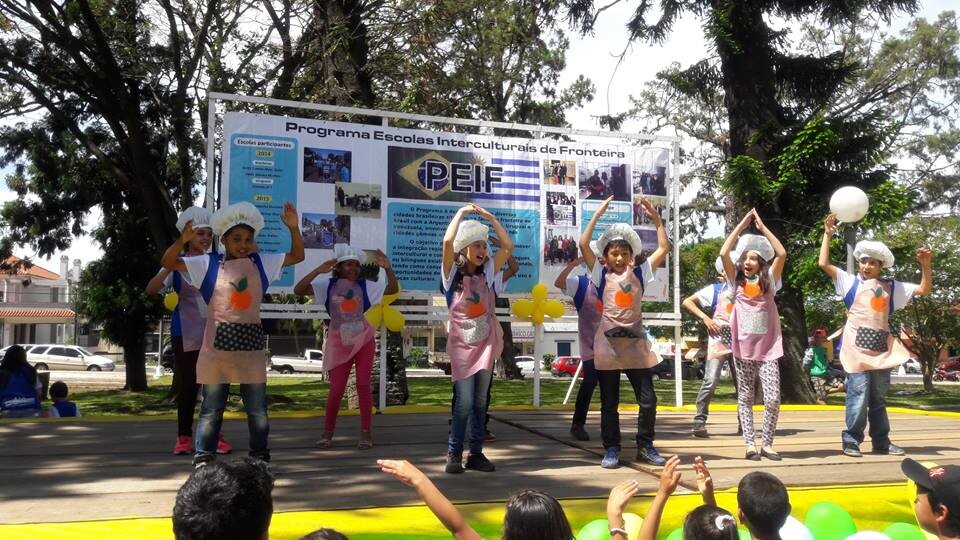 escolas-apresentam-trabalhos-na-feira-municipal-do-programa-escolas-interculturais-de-fronteira