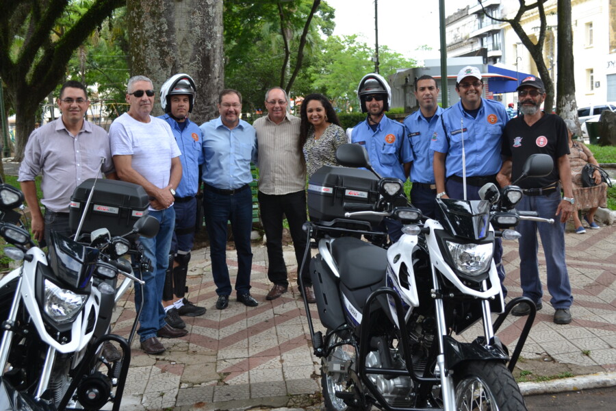 prefeito-entrega-02-motos-0-km-a-secretaria-de-transito