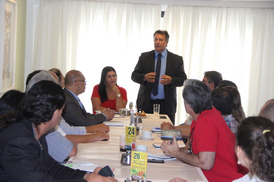 ico-e-mari-participam-de-reuniao-com-trade-turistico