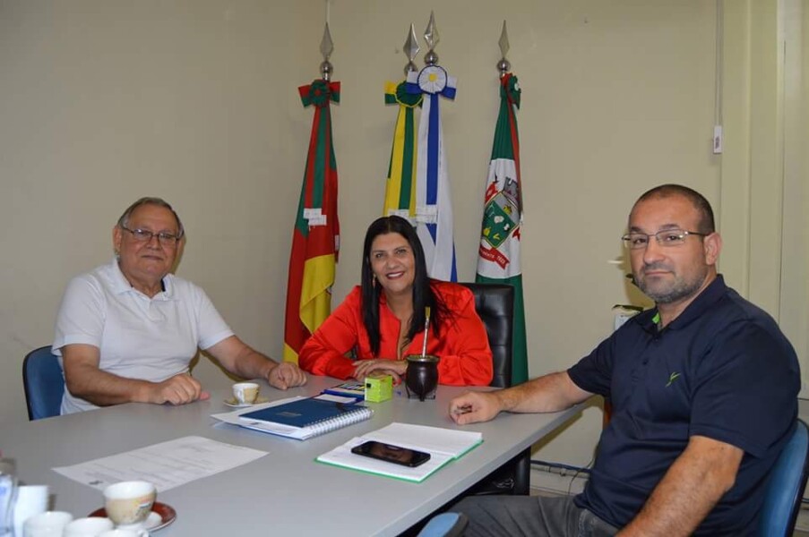 prefeita-em-exercicio-recebe-empresario-durante-audiencia