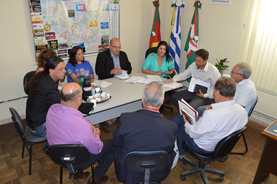 a-vice-prefeita-mari-machado-recebeu-representantes-da-coordenadoria-municipal-do-tradicionalismo