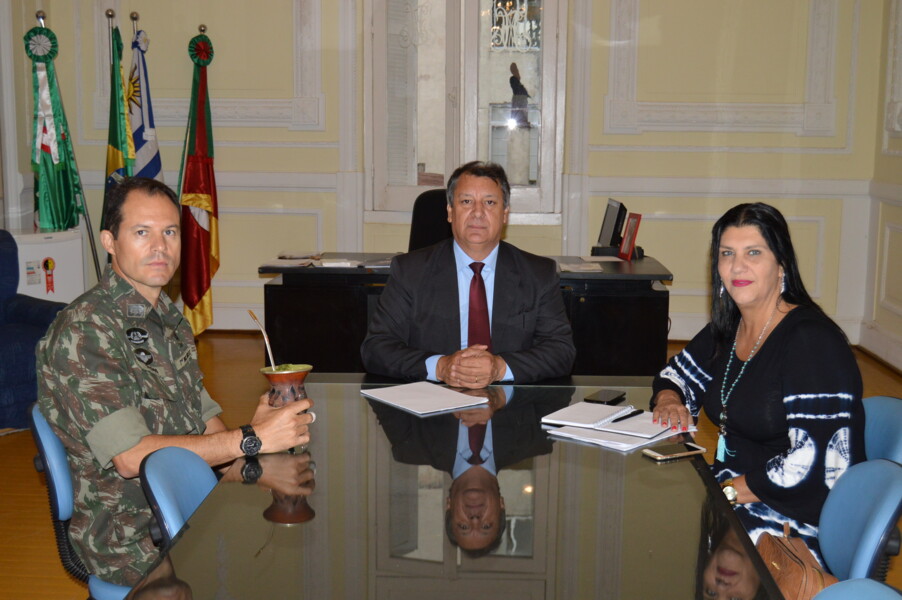 prefeito-e-vice-recebem-o-comandante-da-guarnicao-federal-no-executivo