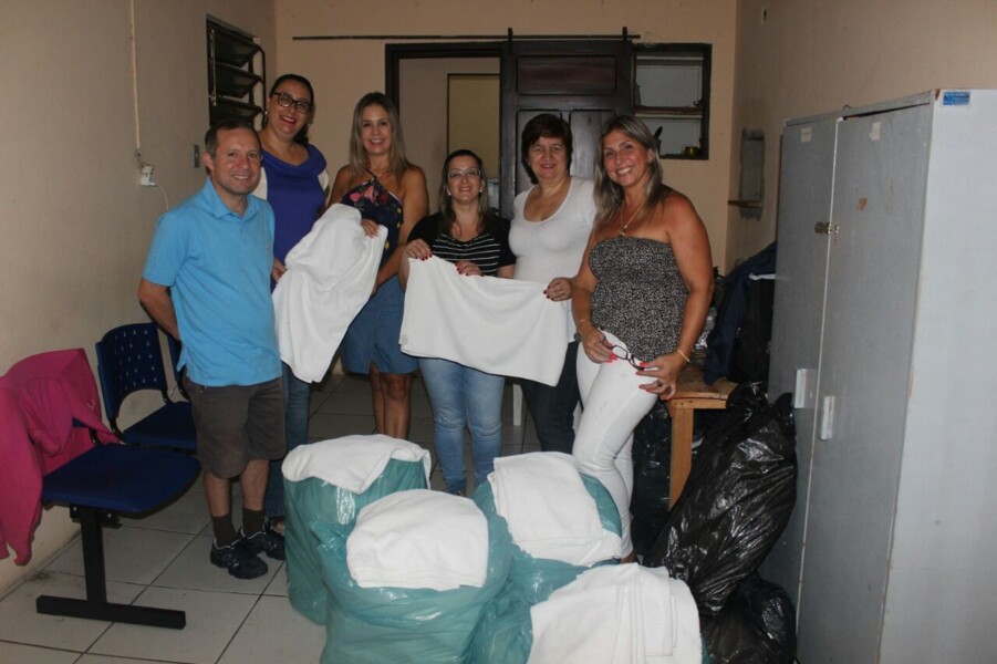 primeira-dama-entrega-doacoes-no-albergue