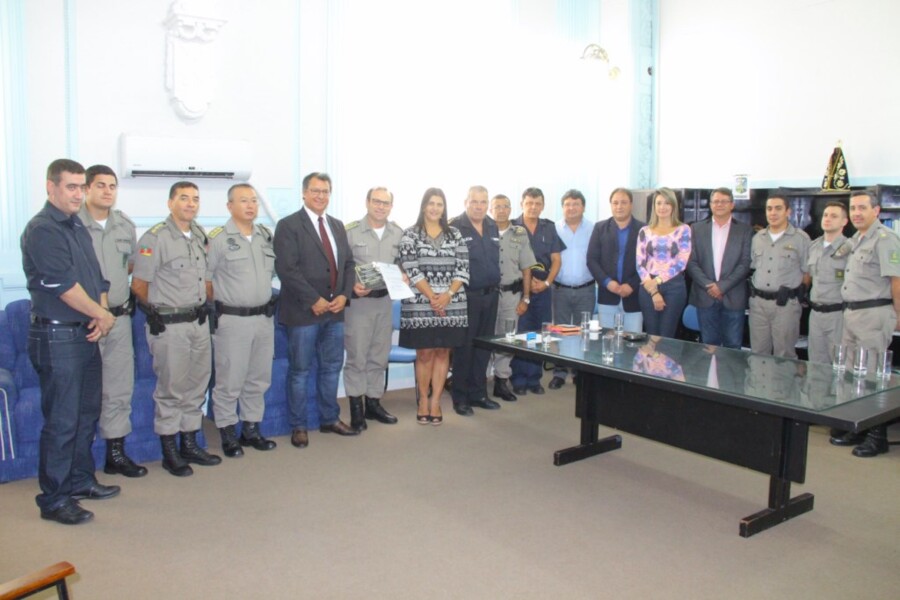 prefeito-e-vice-declaram-comandante-geral-da-brigada-militar-hospede-oficial