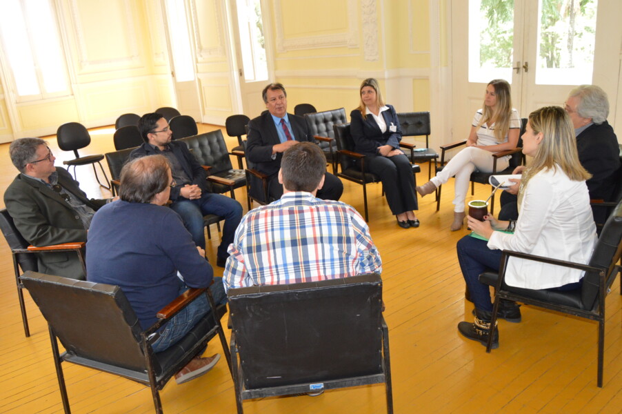 prefeito-coordena-reuniao-sobre-o-iv-festival-binacional-de-enogastronomia-e-produtos-do-pampa