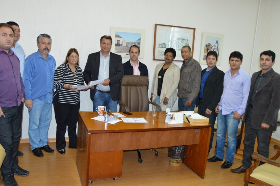 prefeito-protocola-dois-projetos-na-camara