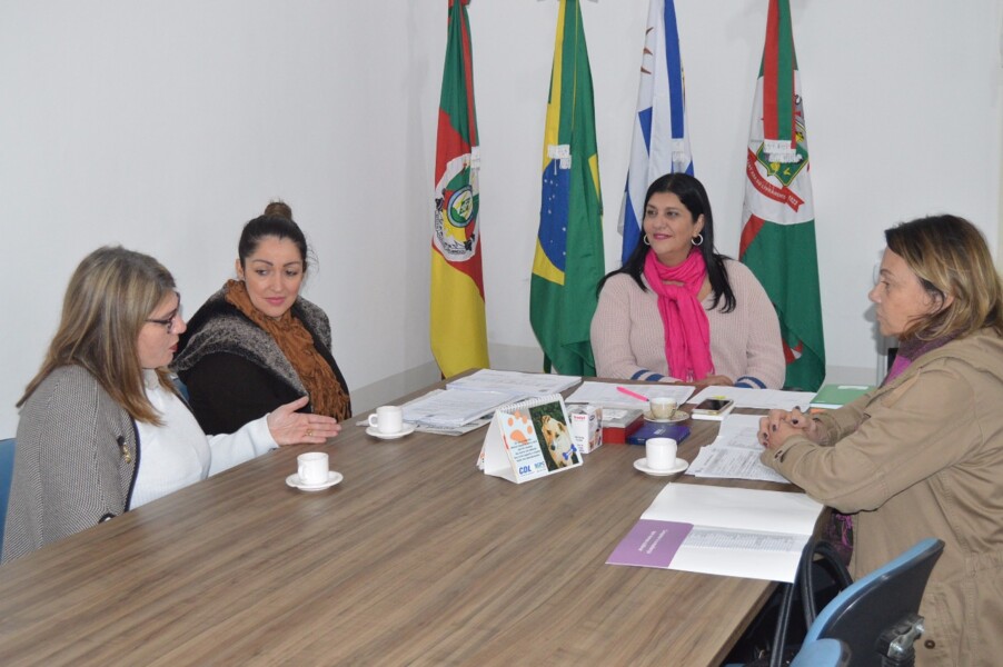 prefeita-interina-mantem-reuniao-para-tratar-sobre-a-retomada-do-projeto-mente-inovadora