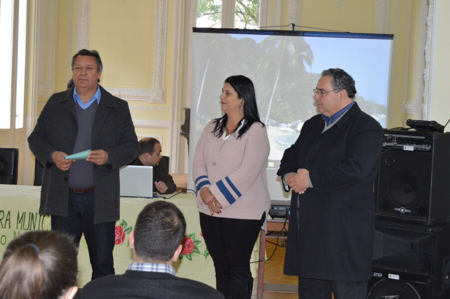 prefeito-e-vice-prefeita-marcam-presenca-em-capacitacao-de-servidores