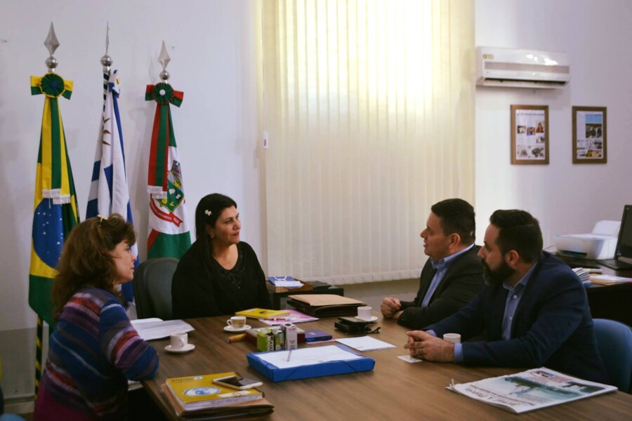 vice-prefeita-dialoga-com-a-diretoria-do-senge-rs