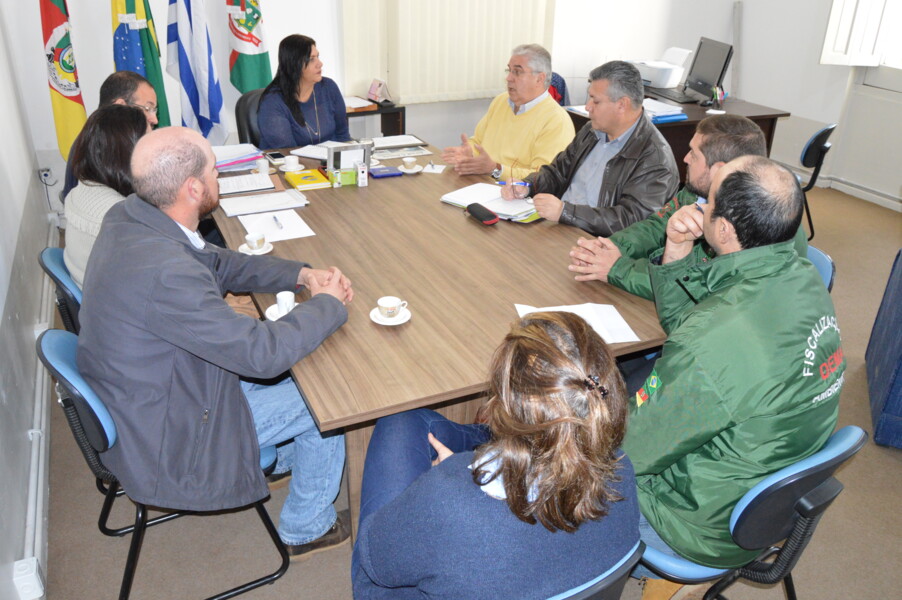 com-o-apoio-da-associacao-rural-reuniao-define-manutencoes-emergenciais-em-estradas-rurais