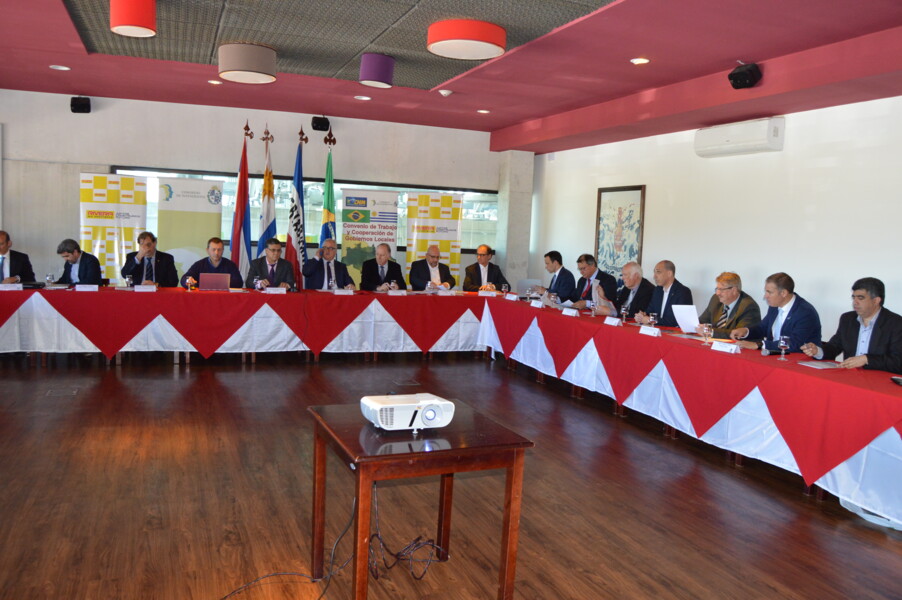 prefeitos-e-intendentes-participam-de-reuniao-do-comite-binacional-de-fronteira-em-rivera