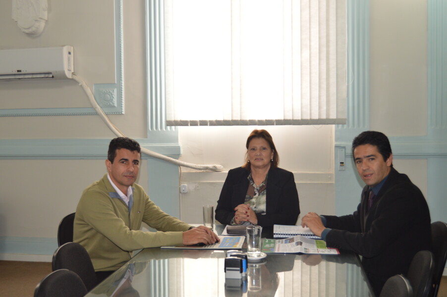 prefeita-interina-recebe-vereadores-leandro-ferreira-e-aquiles-pires