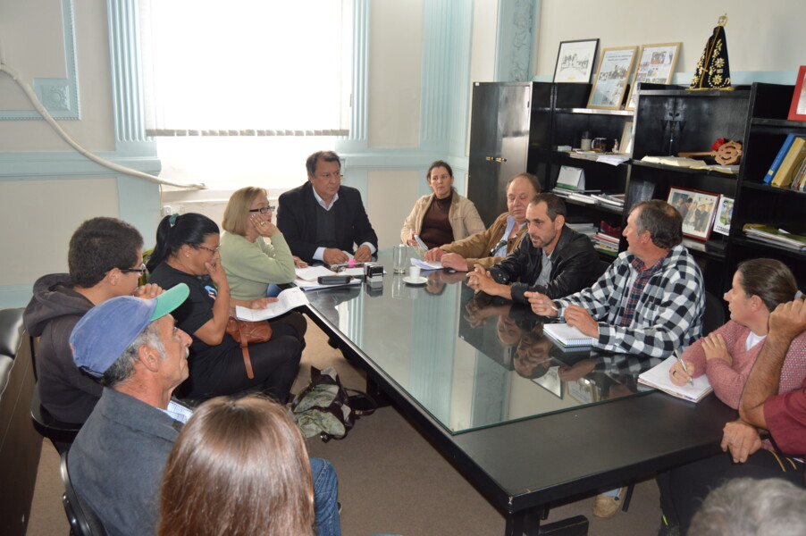 transporte-escolar-convenios-com-cooperativas-e-estradas-rurais-sao-temas-de-reuniao