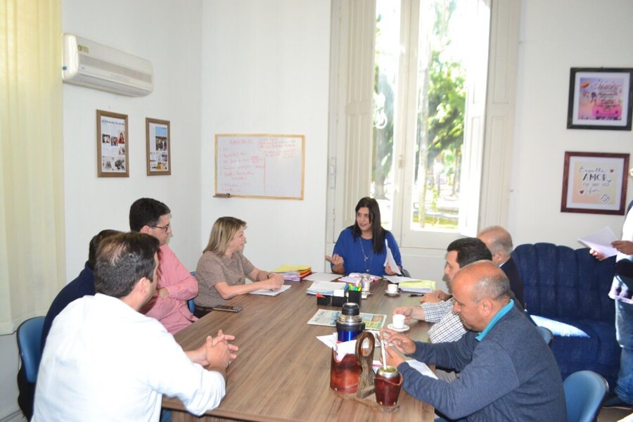 vice-prefeita-entrega-protocolo-de-intencoes-de-instalacao-do-polo-tecnologico-a-consules