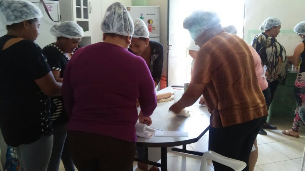 cras-prado-realiza-oficina-de-salgados