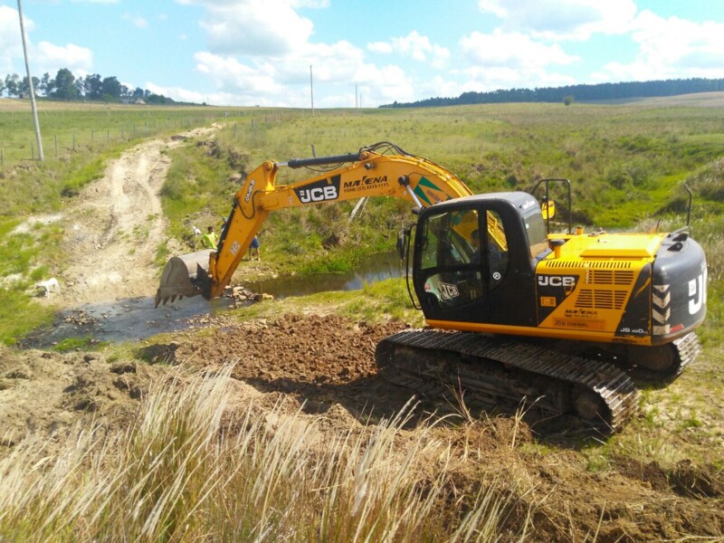continua-o-trabalho-de-melhoria-emergencial-das-estradas-rurais-e-vias-urbanas