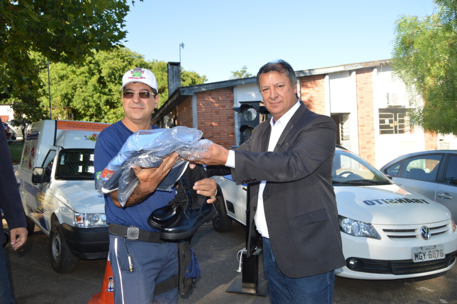 servidores-do-transito-recebem-novos-uniformes