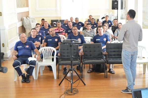 agentes-de-transito-realizam-capacitacao-sobre-carta-verde