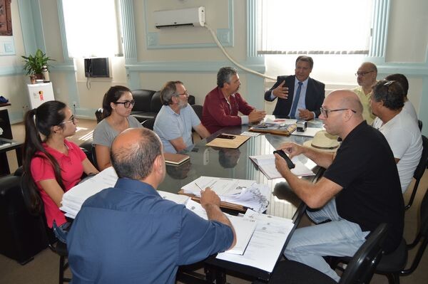 reuniao-propoe-encaminhamentos-a-cedencia-de-area-para-coofitec