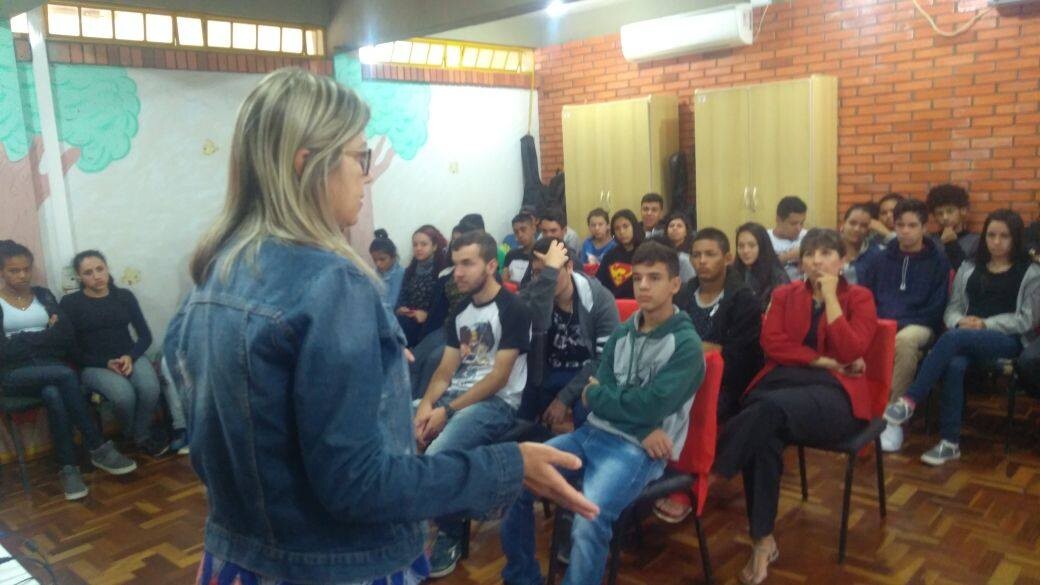 crm-promove-palestra-em-escola-sobre-violencia-domestica